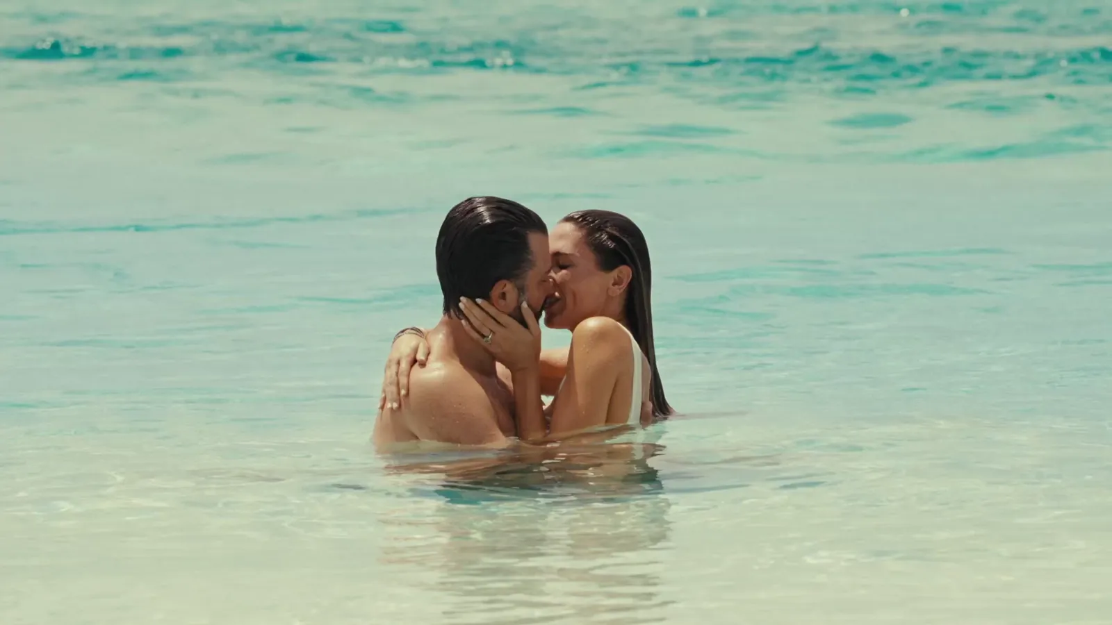 A kiss in the shallows